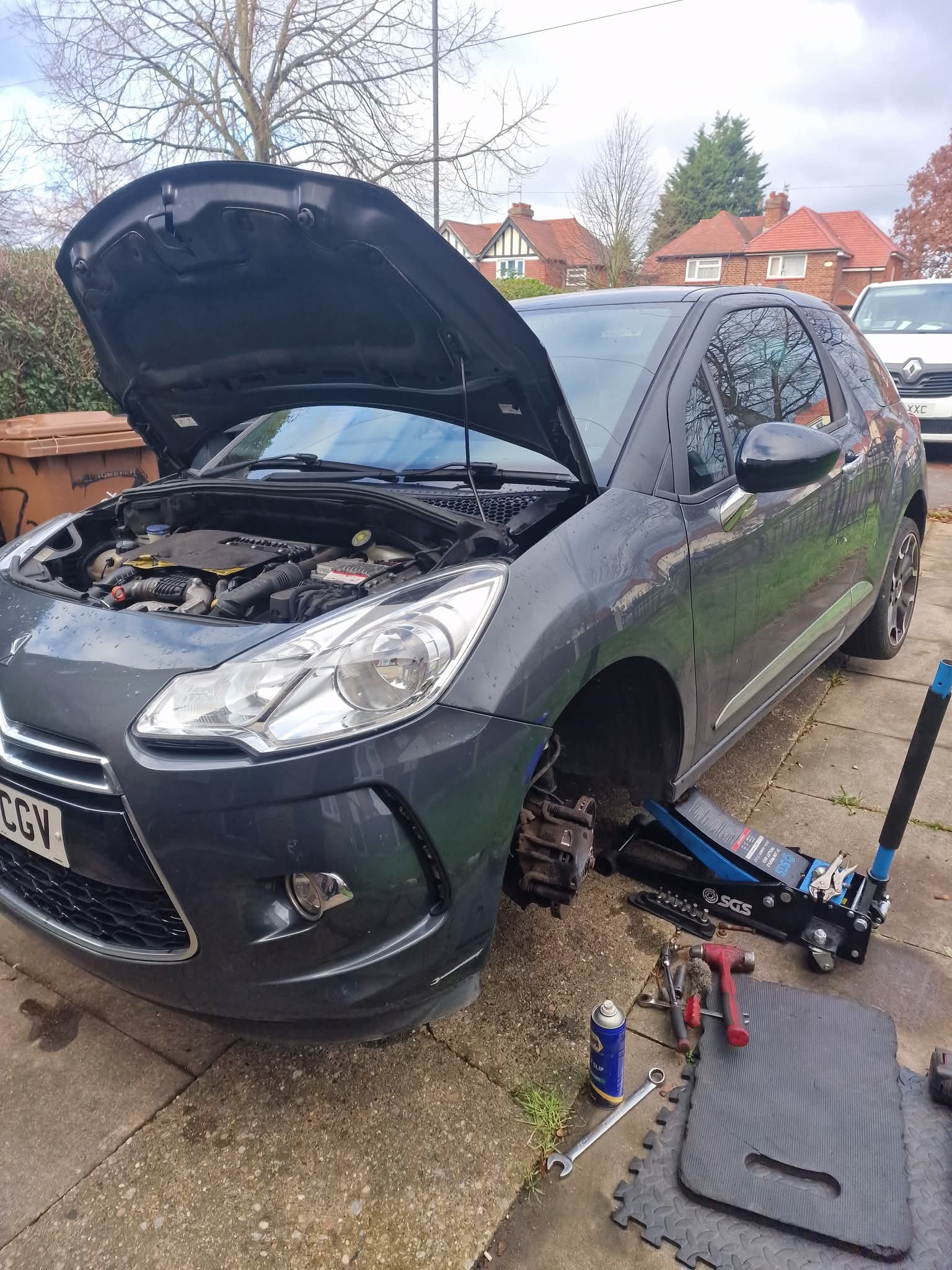 Mobile mechanic work on customer vehicle